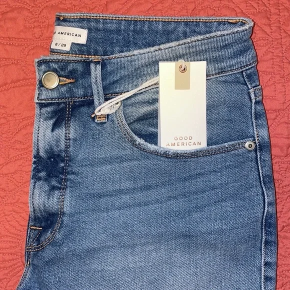 NWT Good American Cut-Off Short - Picture 3 of 5